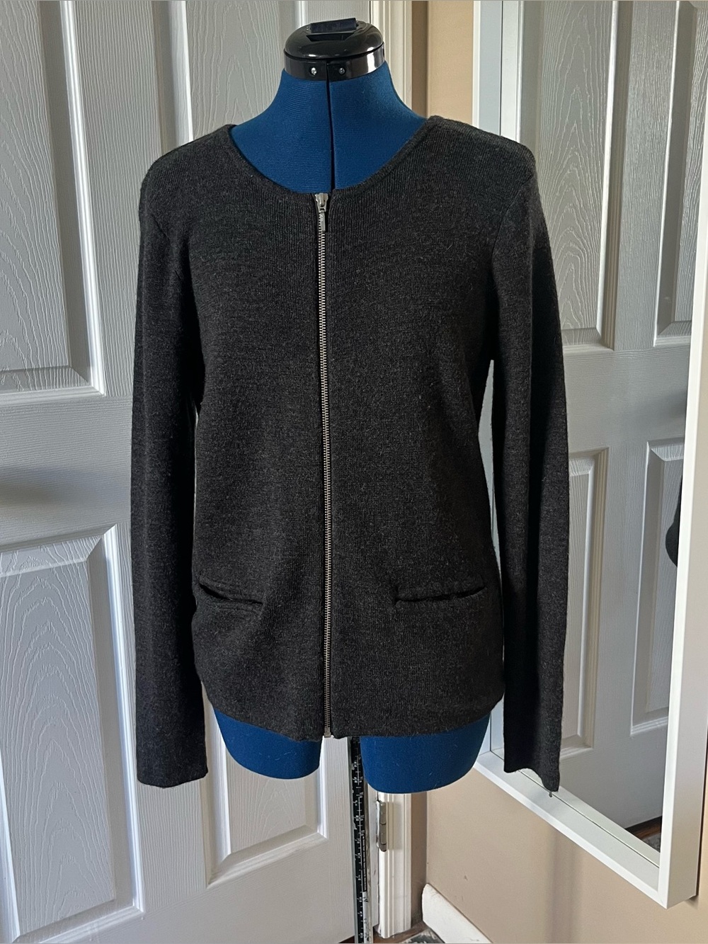 Italian-made 100% merino wool Elena Solano grey zip up sweater